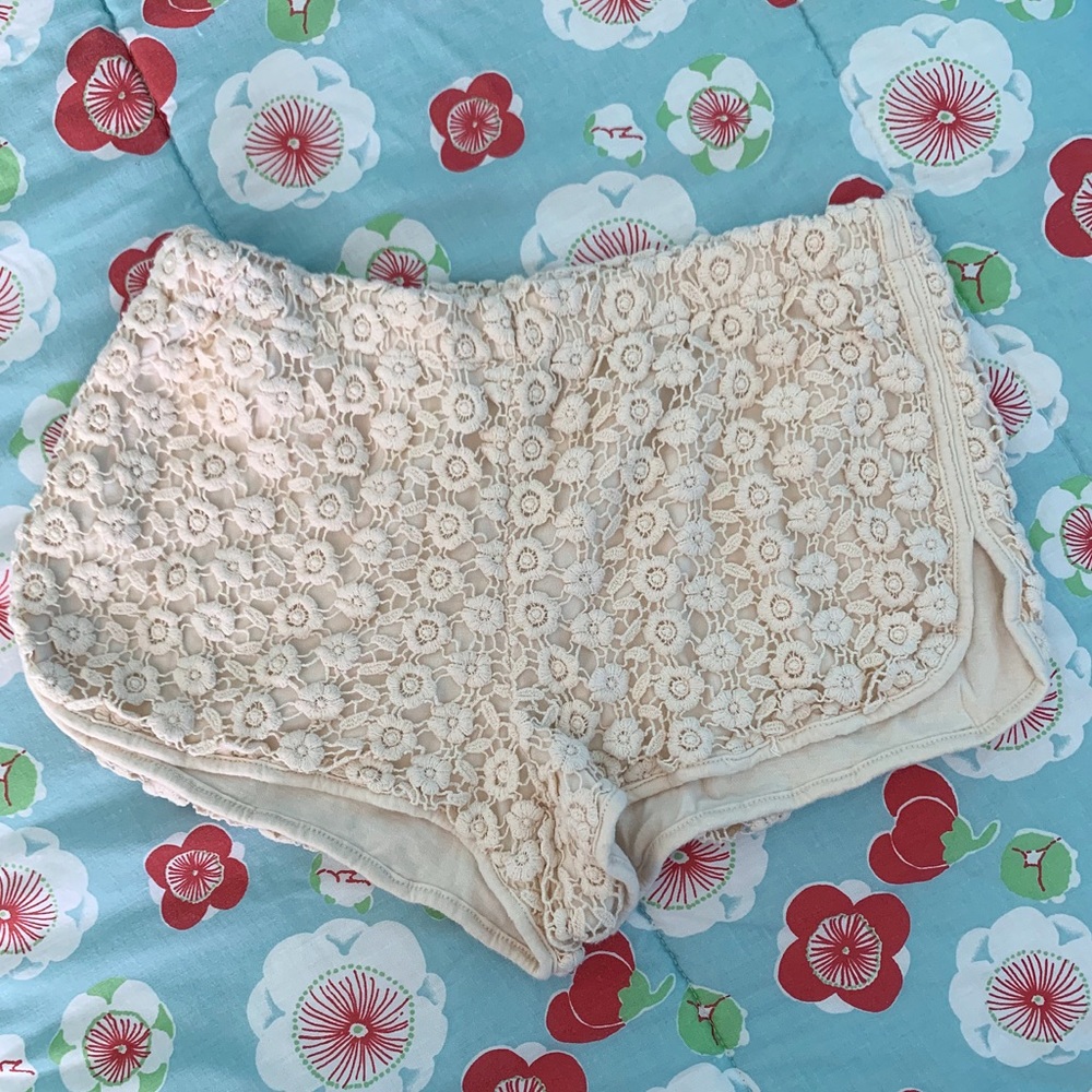 Crochet short shorts! 🌸